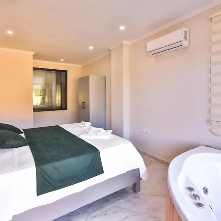 Outstanding With Private Pool And Jacuzzi In Kas, Antalya Appartement Bezirgan
